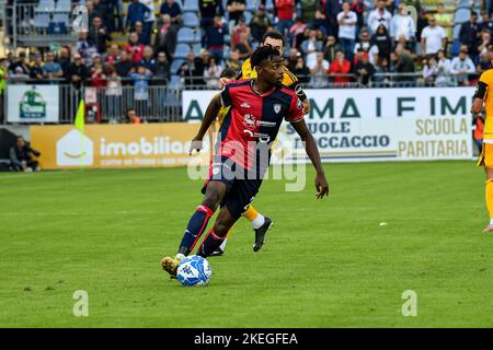 Unipol Domus, Cagliari, Italien, 12. November 2022, Antoine Makoumbou von Cagliari Calcio während des Spiels Cagliari Calcio gegen AC Pisa - Italienischer Fußball der Serie B Stockfoto