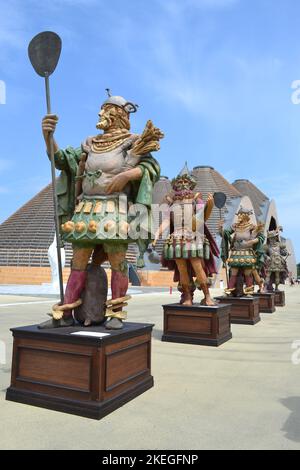 Mailand, Italien - 29. Juni 2015: Statue der Figur Fornaro mit Holzschaufel und einer Waffel aus Weizen, die in einer Gruppe von Statuen der Expo 2015 in Mailand steht Stockfoto