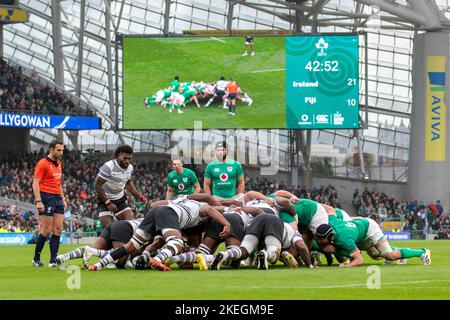 Dublin, Irland. 12.. November 2022. Ein Gedränge während des Spiels der Bank of Ireland Nations Series zwischen Irland und Fidschi im Aviva Stadium in Dublin, Irland am 12. November 2022 (Foto von Andrew SURMA/ Quelle: SIPA USA/Alamy Live News Stockfoto