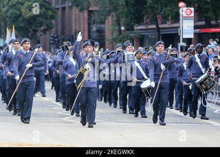 London, Großbritannien. 12.. November 2022. Militärangehörige marschieren während der Parade der Oberbürgermeisterschau. Die Show ehrt den neuen Oberbürgermeister Nichola Lyons, den 694. Oberbürgermeister der City of London aus dem 13.. Jahrhundert. Der Oberbürgermeister wird als globaler Botschafter für die britische Finanz- und Dienstleistungsbranche fungieren. (Foto von Steve Taylor/SOPA Images/Sipa USA) Quelle: SIPA USA/Alamy Live News Stockfoto