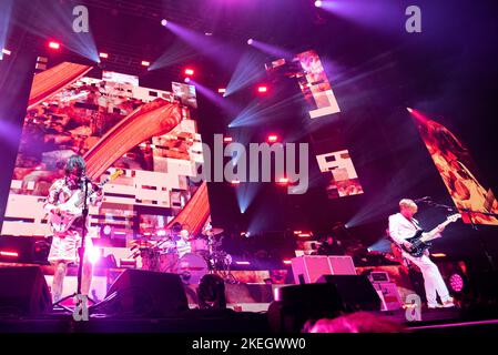 London, Großbritannien. 12.. November 2022. Die schottische Rockband Biffy Clyro tritt bei einem Konzert im O2, London auf.Quelle: John Barry/Alamy Live News Stockfoto