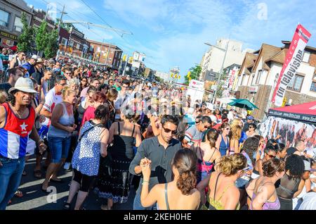 Salsa auf der St. Clair Avenue West, Toronto, Kanada, 2012 Stockfoto