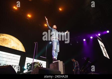 12. November 2022: Ricky Wilson, Andrew White, Simon Rix, Vijay Mistry, Und Nick Baines von der britischen Indie-Rock-Band „The Kaiser Chiefs“ spielen in ihrer Heimatstadt Leeds in der Leeds Direct Arena 2022 eine ausverkaufte Show (Foto: © Myles Wright/ZUMA Press Wire) Stockfoto