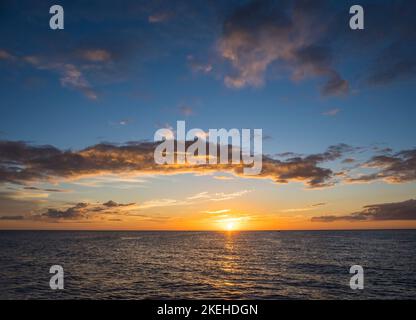 Sonnenuntergang über dem Golf von Mexiko vom Caspersen Beach in Venedig an der südwestlichen Golfküste von Florida USA Stockfoto