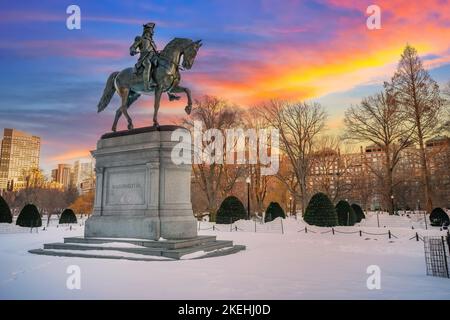 George Washington Statue in Boston Public Garden im Winter Stockfoto