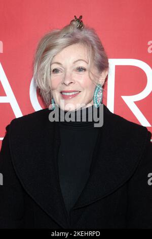 Beverly Hills, Ca. 12.. November 2022. Frances Fisher bei der Weltpremiere von On Sacred Ground während des Red National International Film Festival im Fine Arts Theatre in Beverly Hills, Kalifornien, am 12. November 2022. Quelle: Saye Sadou/Media Punch/Alamy Live News Stockfoto