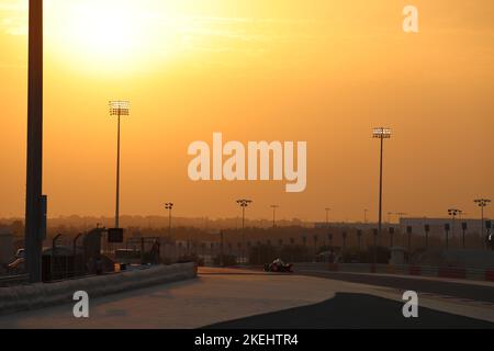 Bahrain, Bahrain. 12.. November 2022. BAHRAIN, SAKHIR, Bahrain International Circuit, 12. November 2022: Impression - Rundlaufansicht im Sonnenuntergang, Quelle: SPP Sport Pressefoto. /Alamy Live News Stockfoto