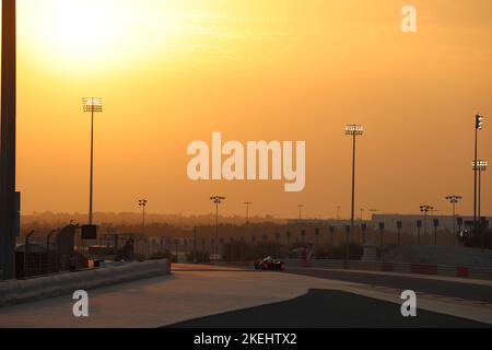 Bahrain, Bahrain. 12.. November 2022. BAHRAIN, SAKHIR, Bahrain International Circuit, 12. November 2022: Impression - Rundlaufansicht im Sonnenuntergang, Quelle: SPP Sport Pressefoto. /Alamy Live News Stockfoto