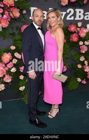 West Hollywood, Kalifornien, USA. 12.. November 2022. Paul Scheer und June Diane Raphael kommen zur Gala 2022 Baby2Baby, die von Paul Mitchell am 12. November 2022 im Pacific Design Center in West Hollywood, CA, veranstaltet wurde. © OConnor / AFF-USA.com Credit: AFF/Alamy Live News Stockfoto