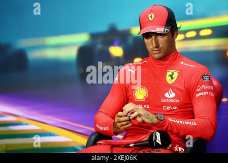 Post Sprint Race FIA Pressekonferenz mit Carlos Sainz Jr (ESP) Ferrari, Portrait während der Formel 1 Heineken Grande Premio de SÃ£o Paulo 2022, Sao Paulo Grand Prix Grand Prix 2022, 21. Runde der FIA Formel 1 Weltmeisterschaft 2022 vom 11. Bis 13. November, 2022 auf dem Interlagos Circuit, in Sao Paulo, Brasilien - Foto: Dppi/DPPI/LiveMedia Stockfoto