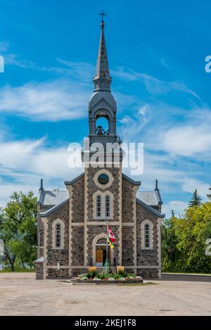 Sacred Heart Roman Catholic Church, auch bekannt als Lebret Roman Catholic Mission Site in Lebret, SK, erbaut 1925 Stockfoto