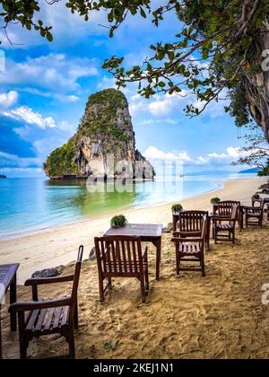 Restaurant am Strand von Railay in Krabi, Thailand Stockfoto