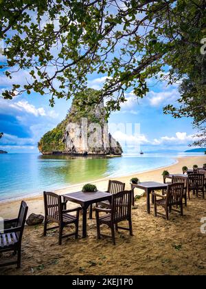 Restaurant am Strand von Railay in Krabi, Thailand Stockfoto