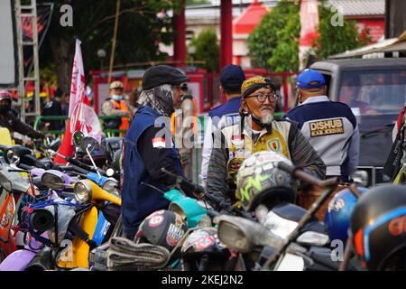 Der Fahrer des Rollers auf panjalu Scooter fest Stockfoto