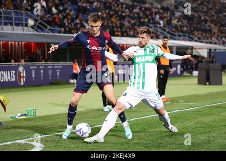 Renato Dall'Ara Stadium, Bologna, Italien, 12. November 2022, Giorgos Kiryakopoulos (US Sassuolo) und Stefan Posch (FC Bologna) beim Spiel Bologna FC gegen US Sassuolo - italienischer Fußball Serie A Stockfoto