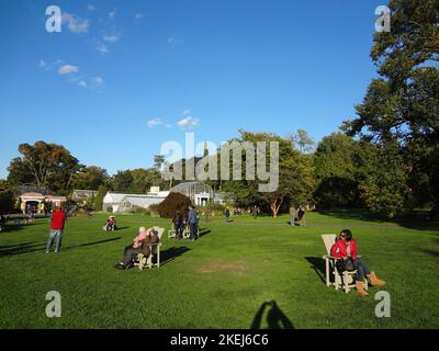 Wave Hill ist ein 28 Hektar großes Anwesen im Hudson Hill-Abschnitt von Riverdale in der Bronx, New York City. Wave Hill besteht derzeit aus öffentlichen Gärtnern Stockfoto