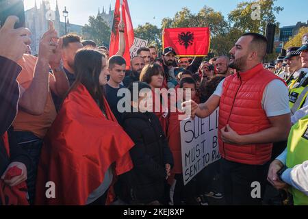 London, Vereinigtes Königreich. 12. November 2022. Albaner protestieren gegen Suella Bravermans "kriminelle" Migrantenkommentare. Ehimetalor Unuabona/Alamy Live News Stockfoto