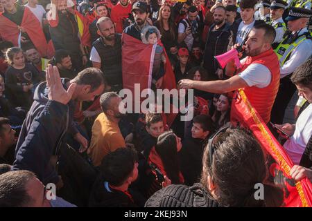 Die in London lebenden Albaner kamen auf breiter Basis heraus, nachdem Suella Braverman angedeutet hatte, dass Albaner, die nach Großbritannien gekommen sind, Kriminelle seien Stockfoto