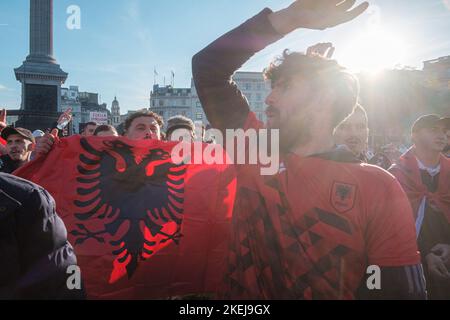 Die in London lebenden Albaner kamen auf breiter Basis heraus, nachdem Suella Braverman angedeutet hatte, dass Albaner, die nach Großbritannien gekommen sind, Kriminelle seien Stockfoto