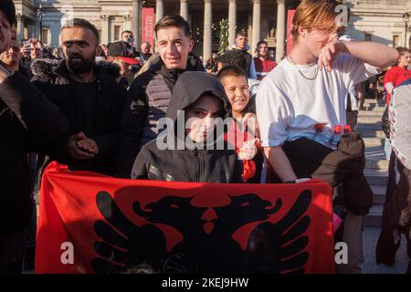 Die in London lebenden Albaner kamen auf breiter Basis heraus, nachdem Suella Braverman angedeutet hatte, dass Albaner, die nach Großbritannien gekommen sind, Kriminelle seien Stockfoto