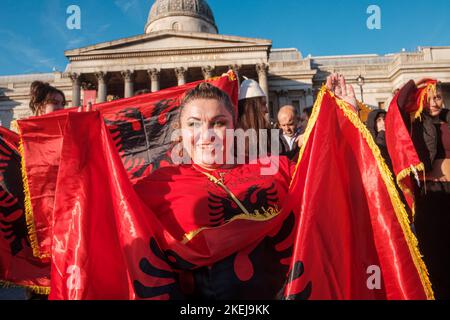 Die in London lebenden Albaner kamen auf breiter Basis heraus, nachdem Suella Braverman angedeutet hatte, dass Albaner, die nach Großbritannien gekommen sind, Kriminelle seien Stockfoto