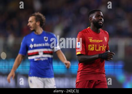 Genua, Italien, 12.. November 2022. Samuel Umiti von US Lecce reagiert während der Serie A Spiel bei Luigi Ferraris, Genua. Bildnachweis sollte lauten: Jonathan Moscrop / Sportimage Kredit: Sportimage/Alamy Live News Stockfoto