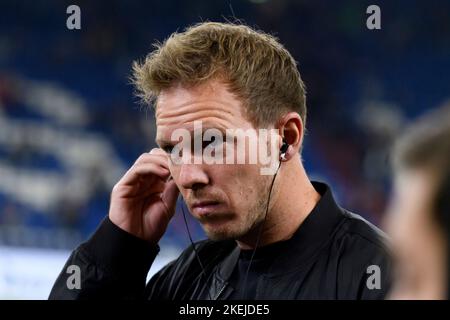 Trainer Julian NAGELSMANN (M) im Interview Fußball 1. Bundesliga 15. Spieltag FC Schalke 04 (GE) - FC Bayern München (M) 0: 2 am 12.. November 2022 in Gelsenkirchen/Deutschland. Stockfoto