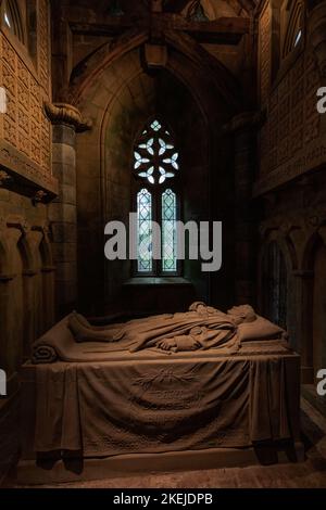 St. Conan's Kirk Lochawe, Dalmally, Argyll, Schottland, zeigt das Grab des Gründers Walter Campbell Stockfoto