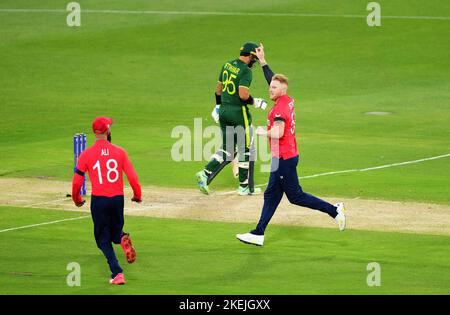 Der englische Ben Stokes feiert, nachdem er den pakistanischen Iftikhar Ahmed beim Weltcup-Finale T20 auf dem Melbourne Cricket Ground, Melbourne, entlässt hat. Bilddatum: Sonntag, 13. November 2022. Stockfoto