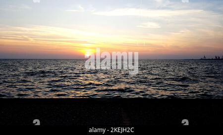 Sonnenuntergang auf dem Meer, thessaloniki in griechenland Stockfoto