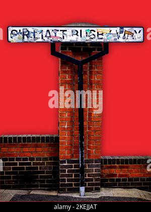 Sir Matt Busby Way Sign, Old Trafford, Manchester, Großbritannien. Manchester United Stockfoto