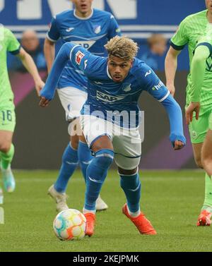 12. November 2022, PreZero Arena, Sinsheim, GER, 1. FBL, TSG 1899 Hoffenheim vs VfL Wolfsburg, DFL-Vorschriften verbieten die Verwendung von Fotografien als Bildsequenzen und/oder quasi-Video. Im Bild Georginio Rutter (Hoffenheim) Stockfoto