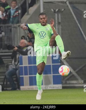 12. November 2022, PreZero Arena, Sinsheim, GER, 1. FBL, TSG 1899 Hoffenheim vs VfL Wolfsburg, DFL Vorschriften verbieten die Verwendung von Fotos als Bildsequenzen und/oder quasi-Video. Im Bild Ridle Baku (Wolfsburg) Stockfoto