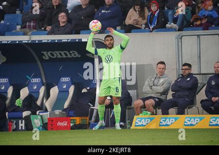 12. November 2022, PreZero Arena, Sinsheim, GER, 1. FBL, TSG 1899 Hoffenheim vs VfL Wolfsburg, DFL-Vorschriften verbieten die Verwendung von Fotos als Bildsequenzen und/oder quasi-Video. Im Bild Paulo Otavio (Wolfsburg) Stockfoto