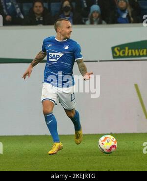 12. November 2022, PreZero Arena, Sinsheim, GER, 1. FBL, TSG 1899 Hoffenheim vs VfL Wolfsburg, DFL-Vorschriften verbieten die Verwendung von Fotografien als Bildsequenzen und/oder quasi-Video. Im Bild Angelino (Hoffenheim) Stockfoto
