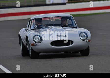 Shaun Lynn, Jaguar E-Type Lightweight, Graham Hill Feier, ein viel gefeierter und charismatischer Formel-1-Weltmeister, gewann seinen ersten Titel im Jahr F1 Stockfoto