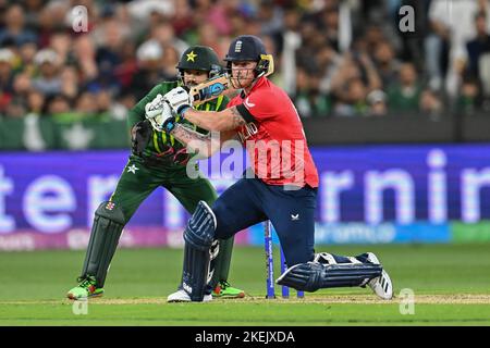 Melbourne, Australien. 13.. November 2022. Ben Stokes von England bat beim ICC Men-Weltcup-Spiel T20 zwischen Pakistan und England am Melbourne Cricket Ground am 13. November 2022 in Melbourne, Australien. (Foto : Izhar Khan) BILD AUF REDAKTIONELLE VERWENDUNG beschränkt - STRENG KEINE KOMMERZIELLE NUTZUNG Quelle: Izhar Ahmed Khan/Alamy Live News/Alamy Live News Stockfoto