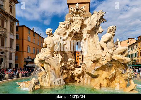 Rom Latium Italien. Fontana dei Quattro Fiumi (Brunnen der vier Wasserströmungen) ist ein Brunnen auf der Piazza Navona. Es wurde von Gian Lorenzo Bernini entworfen Stockfoto