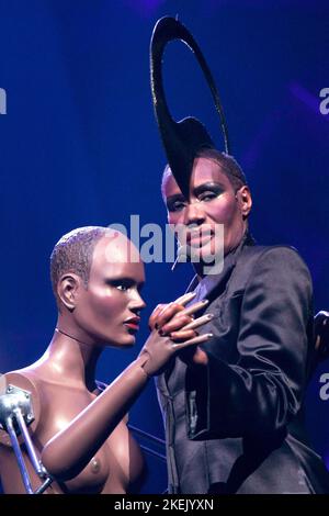 Grace Jones tritt in der Nacht der Proms in Gelredome Arnhem Holland vvbvanbree Fotografie auf Stockfoto