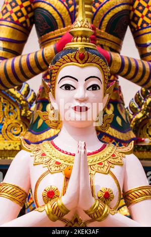 Die Figur der Deva Statue ist Wat Chaiyamangalaram (Thailands Tample) in Penang, Malaysia. Stockfoto