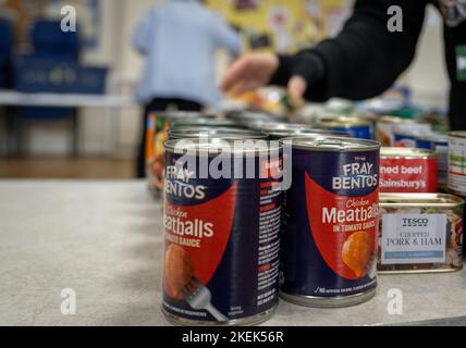 Der Trussell Trust berichtet von seiner größten Zeit aller Zeiten, in der mehr als 1,3 Millionen Lebensmittelpakete für Notfälle an Menschen in Armut in ganz Großbritannien verteilt wurden Stockfoto