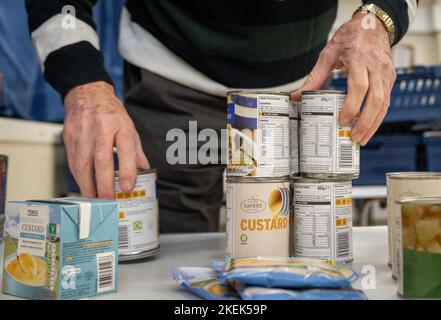 Der Trussell Trust berichtet von seiner größten Zeit aller Zeiten, in der mehr als 1,3 Millionen Lebensmittelpakete für Notfälle an Menschen in Armut in ganz Großbritannien verteilt wurden Stockfoto