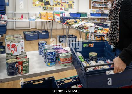 Der Trussell Trust berichtet von seiner größten Zeit aller Zeiten, in der mehr als 1,3 Millionen Lebensmittelpakete für Notfälle an Menschen in Armut in ganz Großbritannien verteilt wurden Stockfoto