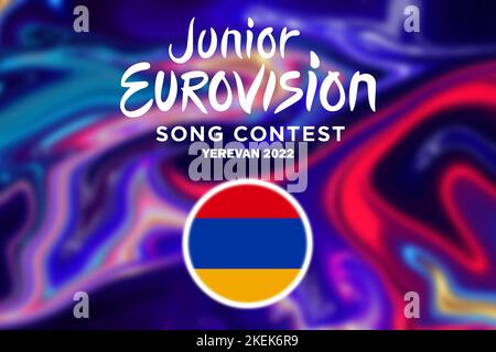 Junior Eurovision 2022, Armenisch Junior Eurovision in Jerewan, Teilnehmer aus Armenien Hintergrund Eurovision mit armenischer Flagge. Stockfoto