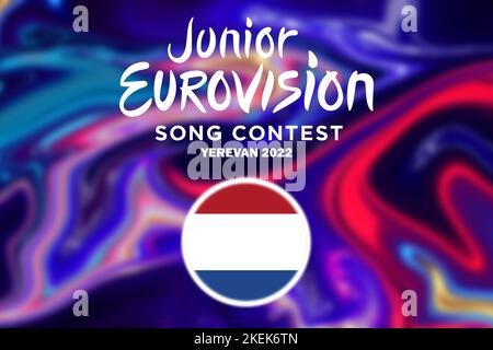 Junior Eurovision 2022, Armenisch Junior Eurovision in Jerewan, Teilnehmer aus den Niederlanden Hintergrund Eurovision mit der niederländischen Flagge. Stockfoto