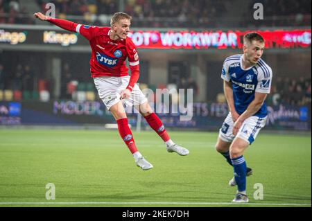 Silkeborg, Dänemark. 12.. November 2022. Pelle Mattsson (6) von Silkeborg, WENN er während des Superliga-Spiels 3F zwischen Silkeborg IF und Lyngby Boldklub im Jysk Park in Silkeborg gesehen wurde. (Foto: Gonzales Photo/Alamy Live News Stockfoto