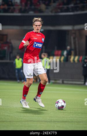 Silkeborg, Dänemark. 12.. November 2022. Stefan Thordarson (8) von Silkeborg, GESEHEN WÄHREND des Superliga-Spiels 3F zwischen Silkeborg IF und Lyngby Boldklub im Jysk Park in Silkeborg. (Foto: Gonzales Photo/Alamy Live News Stockfoto