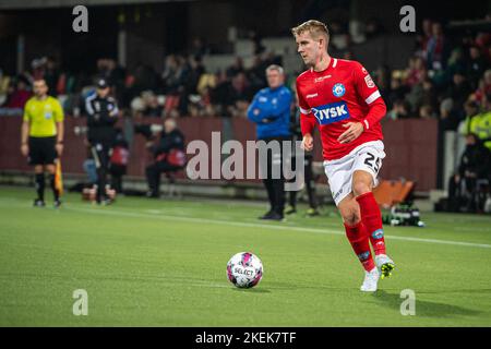 Silkeborg, Dänemark. 12.. November 2022. Lukas Klitten (25) von Silkeborg, GESEHEN WÄHREND des Superliga-Spiels 3F zwischen Silkeborg IF und Lyngby Boldklub im Jysk Park in Silkeborg. (Foto: Gonzales Photo/Alamy Live News Stockfoto