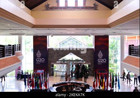 Bali. 13.. November 2022. Dieses Foto vom 13. November 2022 zeigt eine Innenansicht des Medienzentrums für den bevorstehenden 17. Group of 20 (G20) Summit in Bali, Indonesien. Quelle: Xu Qin/Xinhua/Alamy Live News Stockfoto