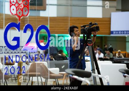Bali. 13.. November 2022. Dieses Foto vom 13. November 2022 zeigt eine Innenansicht des Medienzentrums für den bevorstehenden 17. Group of 20 (G20) Summit in Bali, Indonesien. Quelle: Wang Yiliang/Xinhua/Alamy Live News Stockfoto